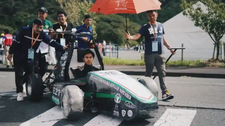 its-semarakkan-giias-2024-dengan-pamerkan-mobil-listrik-karya-anak-bangsa