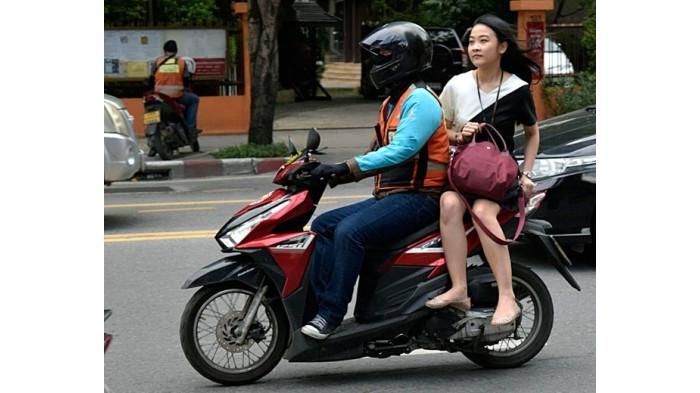 hai-ladies,-ini-bahayanya-dibonceng-dengan-posisi-duduk-menyamping