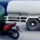 viral-emak-emak-bawa-motor-sambil-berdiri-nyaris-tersambar-truk,-begini-faktanya