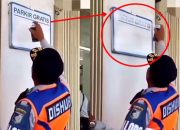 Viral Petugas Dishub Hapus Tulisan Parkir Gratis di Minimarket, Ternyata Ini Penjelasannya