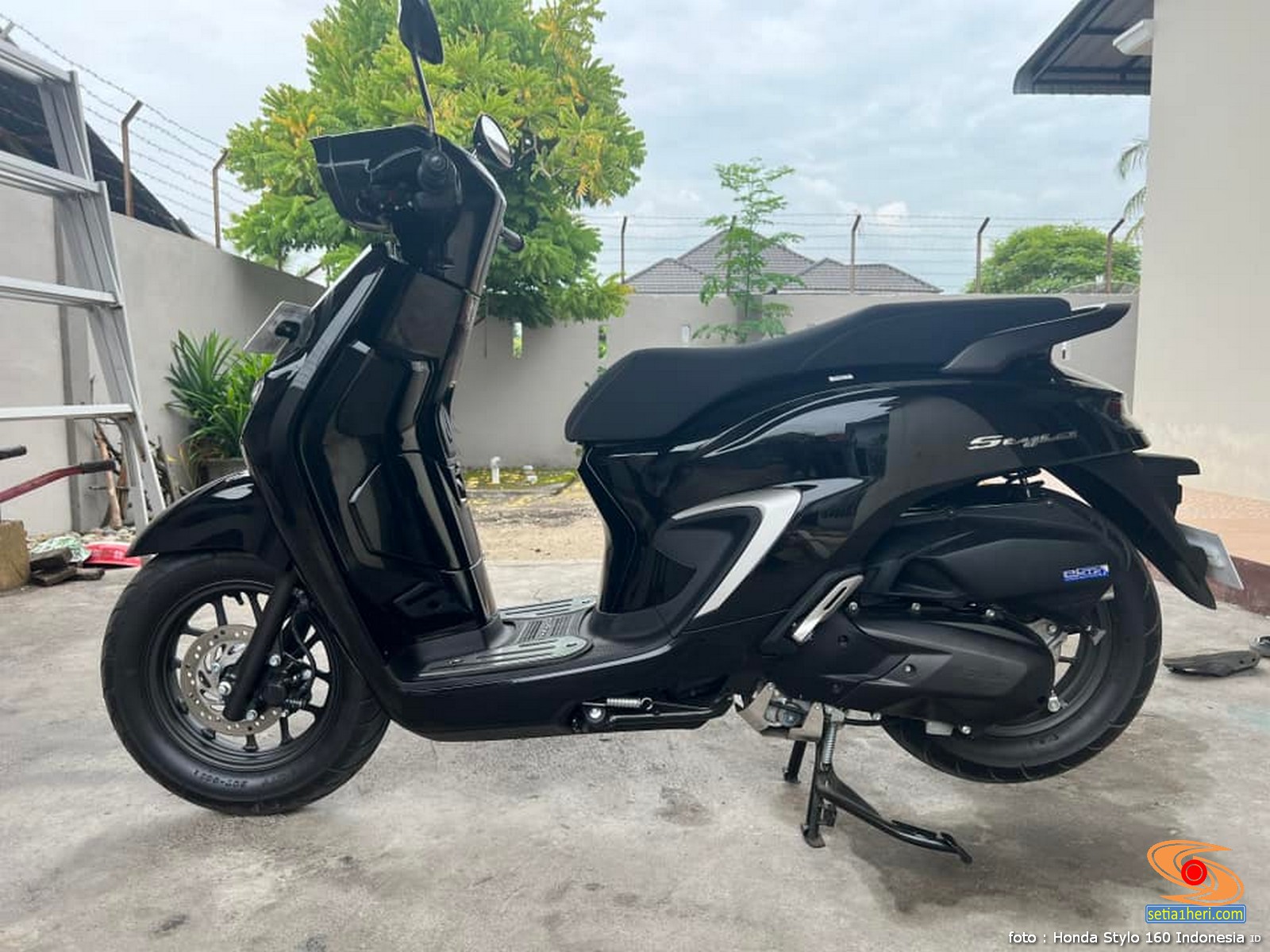 modif-honda-stylo-160-dimana-shock-depan-diturunin-dan-ganti-shock-belakang,-enak-gak-ya?