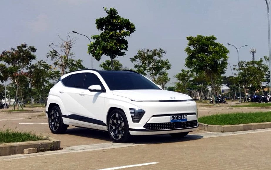 impresi-nyetir-hyundai-kona-electric-yang-pakai-baterai-made-in-indonesia
