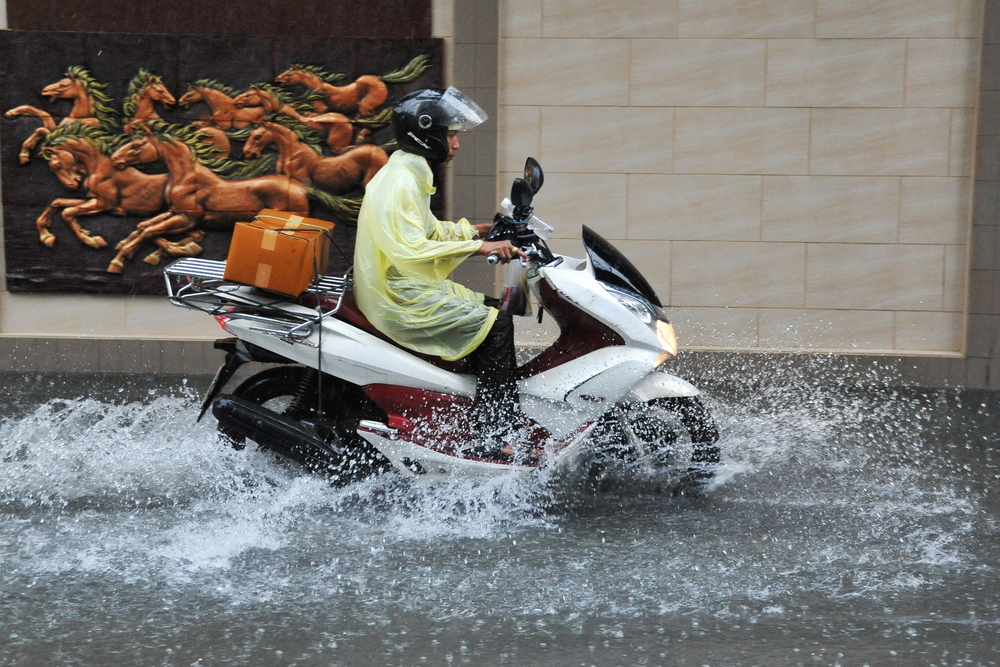 3-tips-merawat-motor-saat-hujan