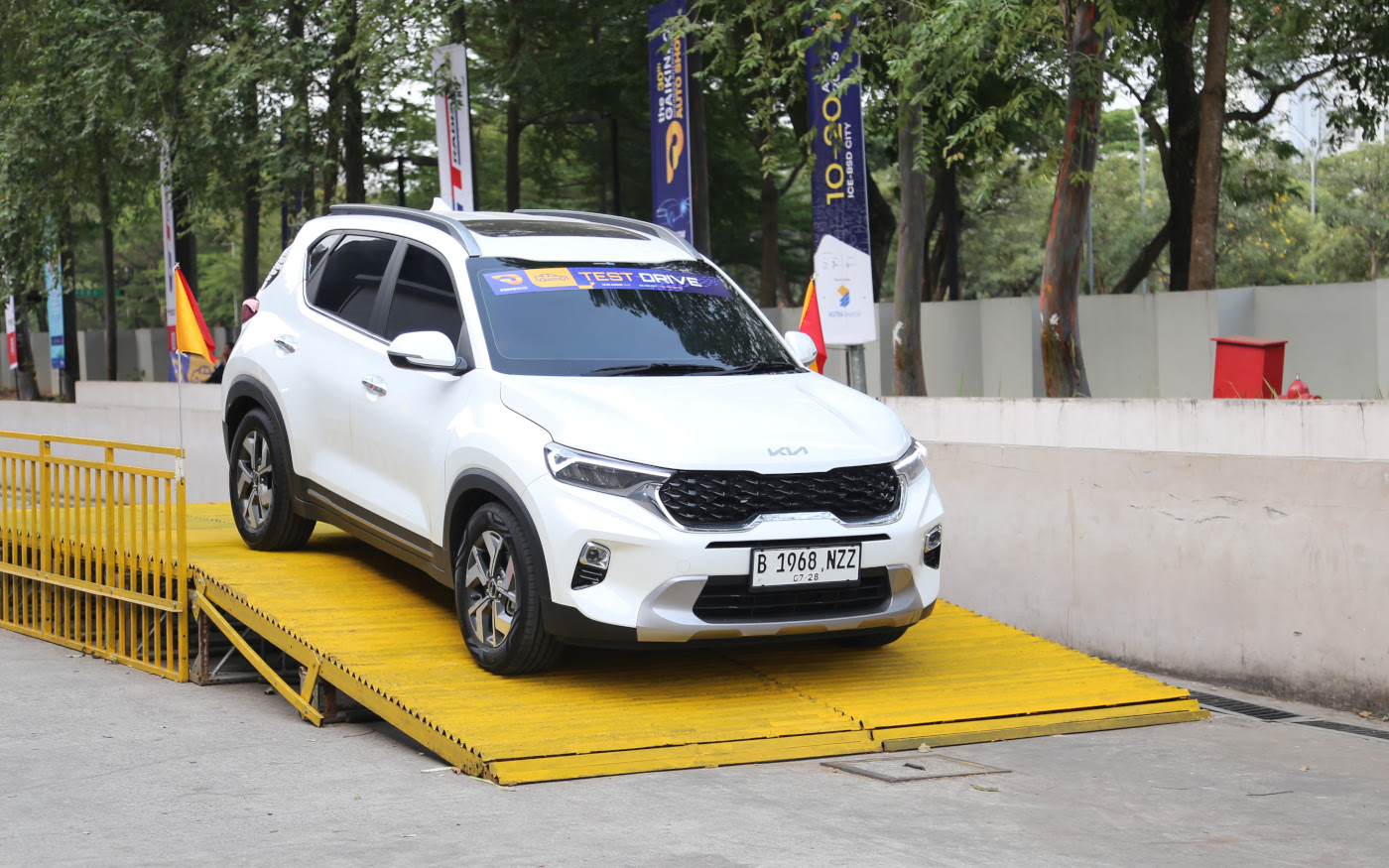 silahkan-test-drive-130-unit-mobil-dan-motor-di-giias-2024