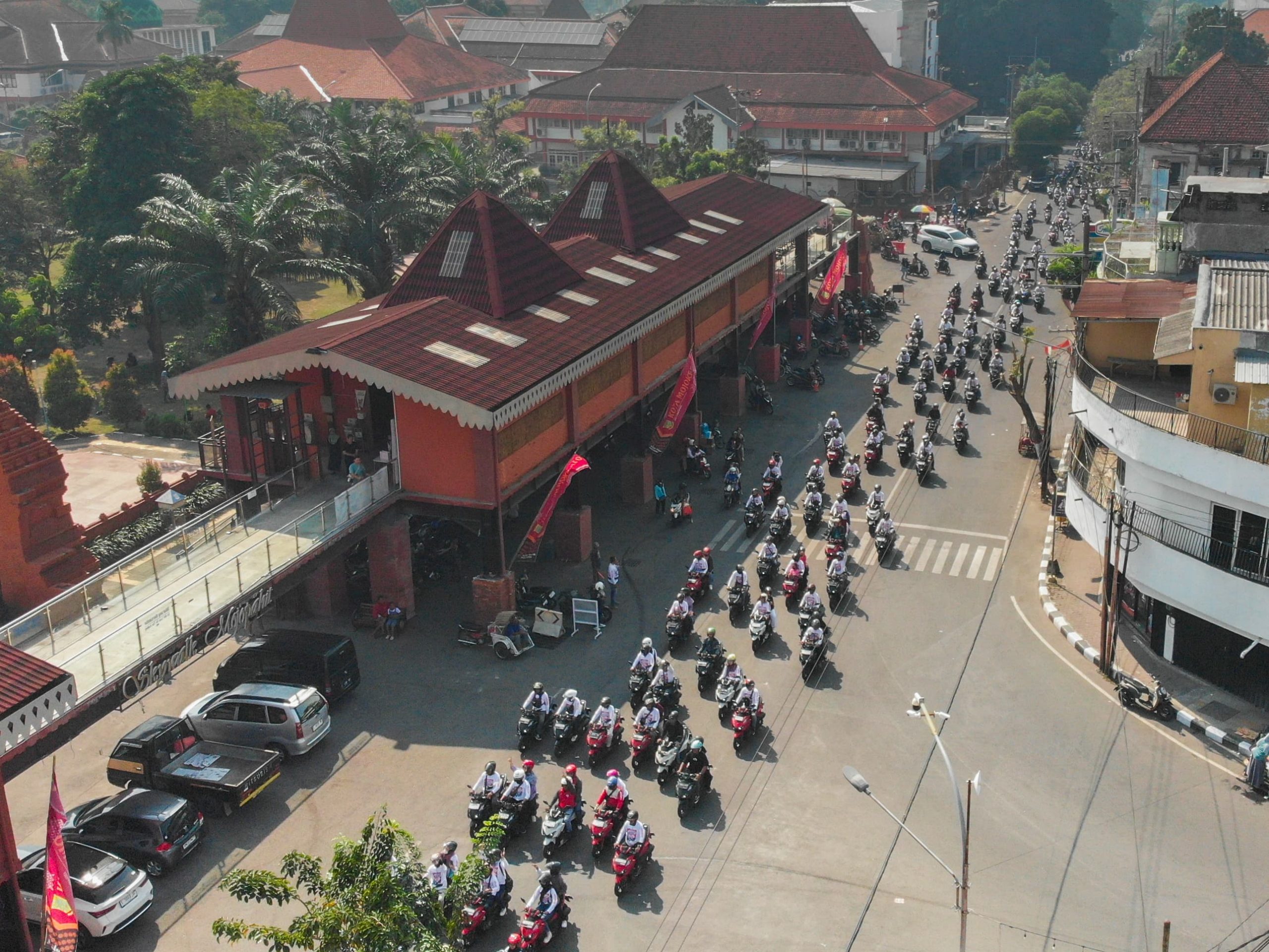 sunmori-di-mojokerto-bersama-pecinta-honda-vario-dalam-parade-vario160