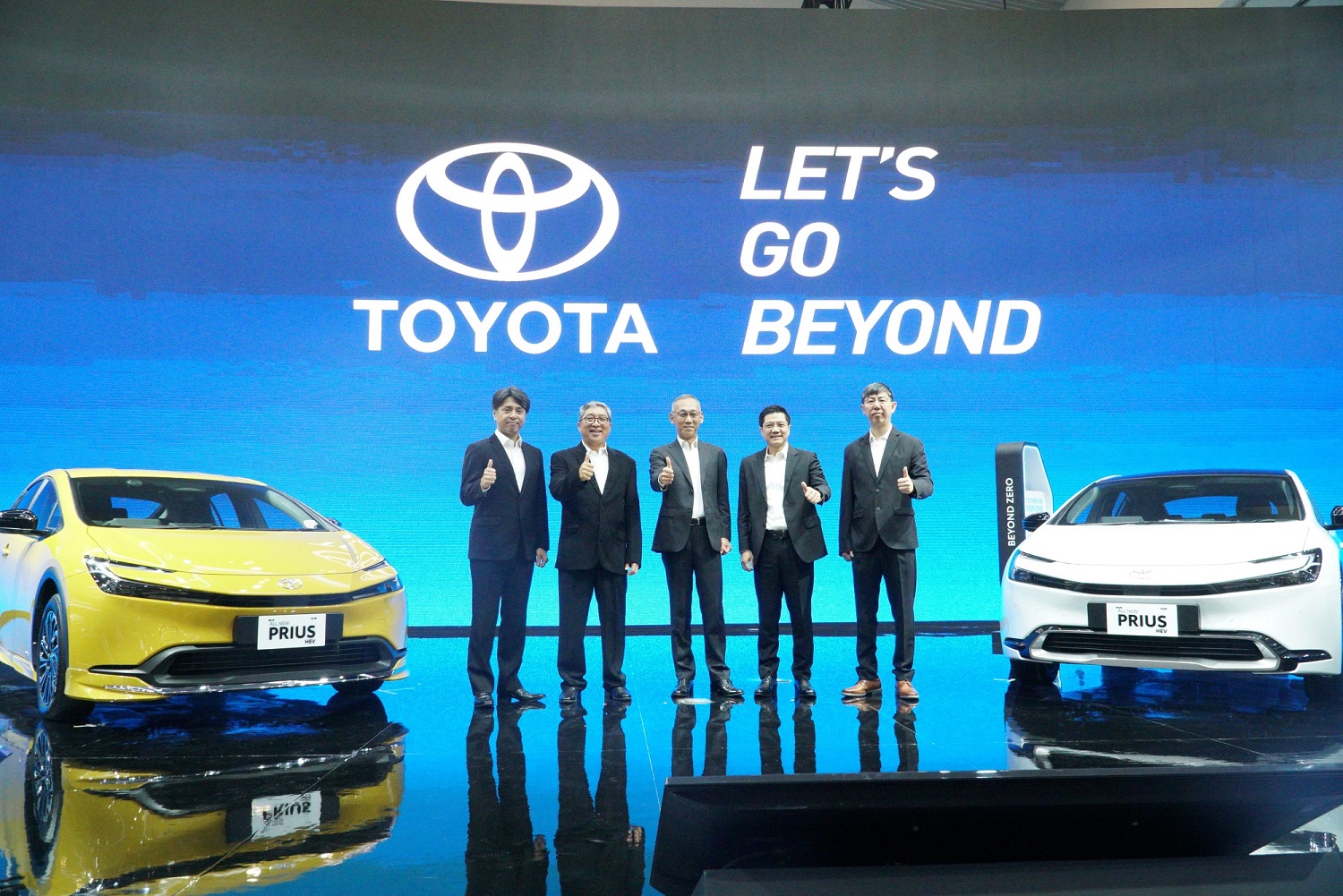 toyota-hadirkan-duet-prius-hev-dan-phev-beserta-gr-yaris-facelift-at-di-giias-2024