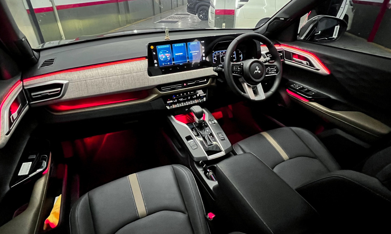 biaya-mitsubishi-xforce-pasang-kamera-360-derajat-dan-ambient-light