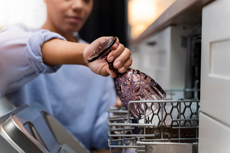mengenal-profesi-dishwasher,-tugas,-skill,-dan-gajinya