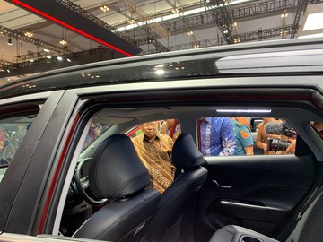 wapres-ma’ruf-amin-jajal-kona-electric-yang-‘indonesia-banget’-di-giias-2024