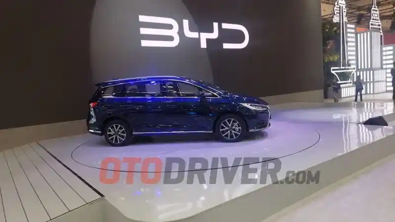 lebih-detail-byd-m6,-mpv-ev-yang-dirancang-untuk-pasar-indonesia