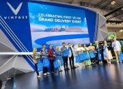 VinFast Indonesia Resmi Serahkan 50 Unit VF e34 ke Tangan Konsumen di GIIAS 2024