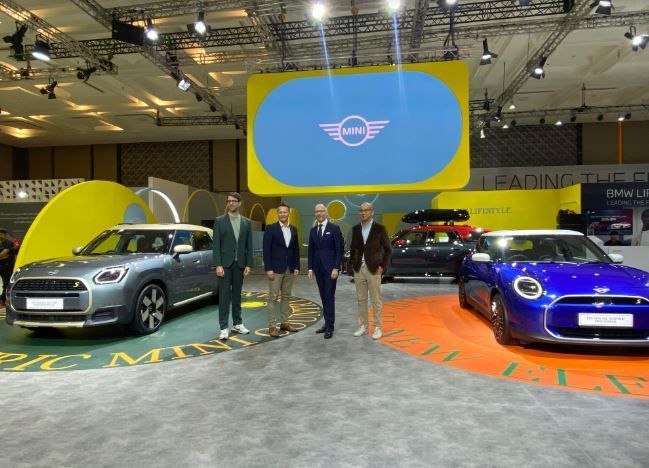 mini-perkenalkan-generasi-terbaru-cooper-di-giias-2024,-harga-termurah-di-atas-rp1-miliar