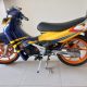 penampakan-suzuki-satria-lumba-lumba-120r-warna-biru-kuning-tahun-2003
