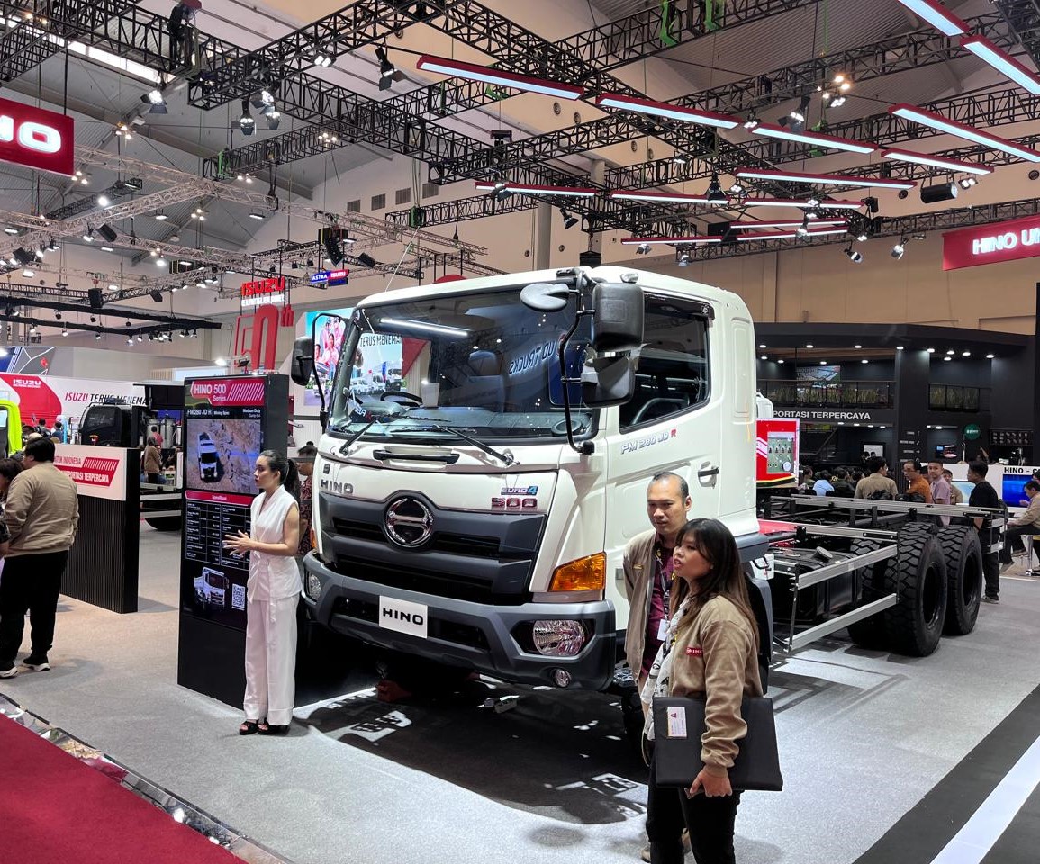 bidik-area-pertambangan,-hino-luncurkan-truk-fm-280-jd-retarder-di-giias-2024