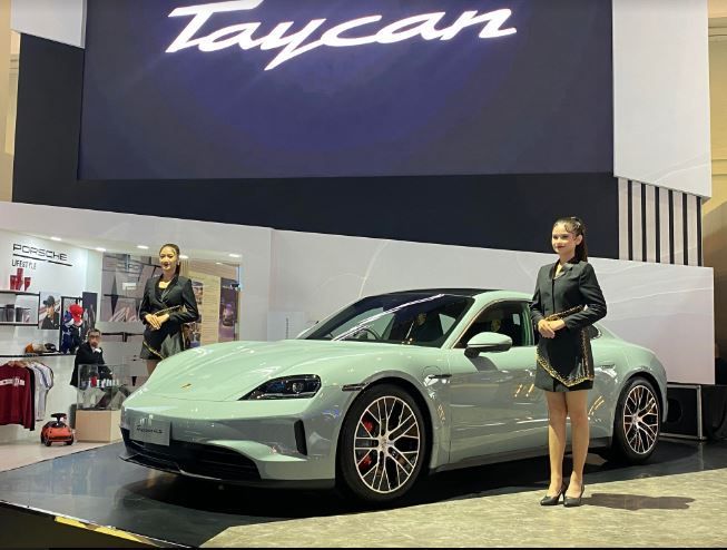 dua-model-baru-porsche,-the-new-all-electric-taycan-dan-the-all-new-panamera-hadir-di-giias-2024
