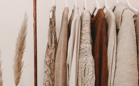 rekomendasi-padu-padan-yang-cocok-dengan-outfit-warna-cream