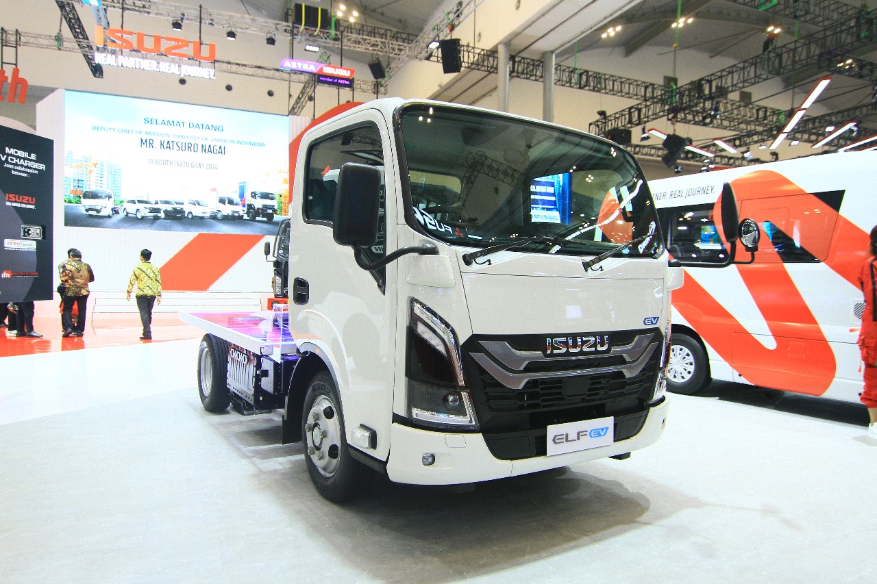 singgung-‘tetangga’,-isuzu-bilang-belum-waktunya-rilis-truk-listrik-meski-punya-elf-ev