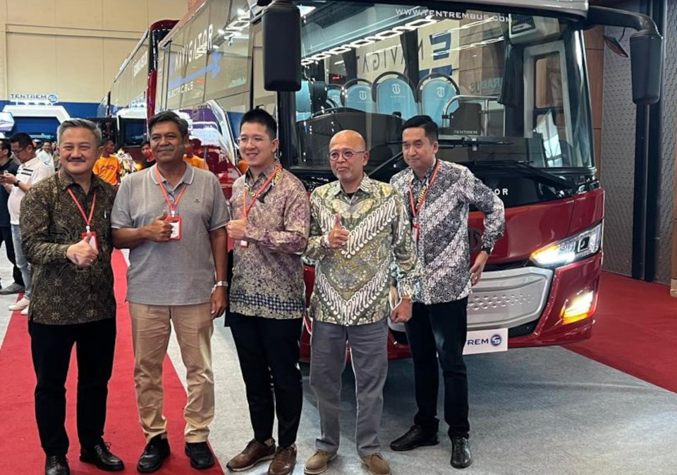karoseri-tentrem-serah-terima-bus-ke-po,-kemenperin-apresiasi-!