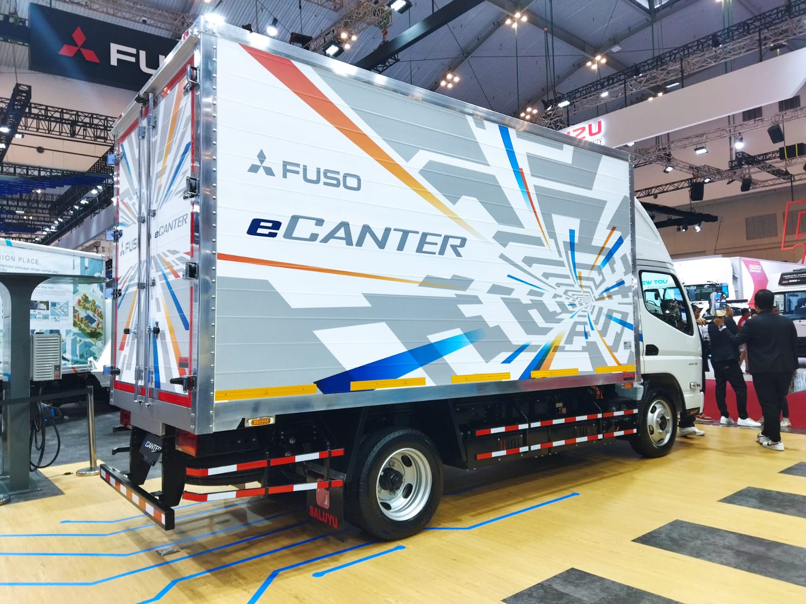 mitsubishi-fuso-ecanter-bakal-bisa-dirental,-cocok-untuk-pengusaha-logistik!