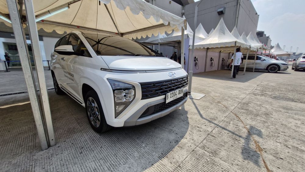 hyundai-stargazer,-mobil-mpv-serbaguna-dan-serba-bisa-untuk-keluarga