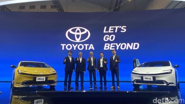 toyota-optimistis-pasar-mobil-nasional-tahun-2024-tembus-900-ribu-unit