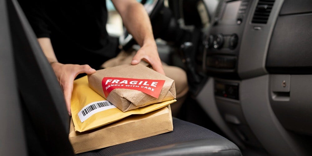 cara-menghadapi-penumpang-yang-membawa-barang-pecah-belah