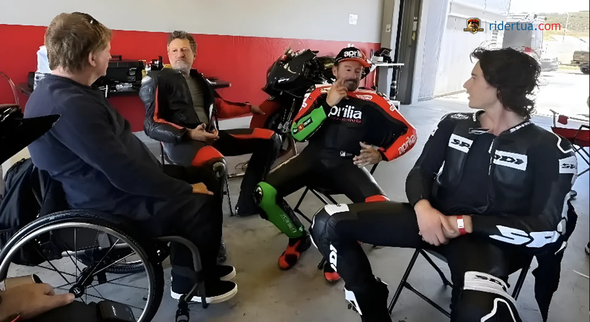 joe-roberts-berlatih-bareng-max-biaggi,-isyarat-ke-motogp?