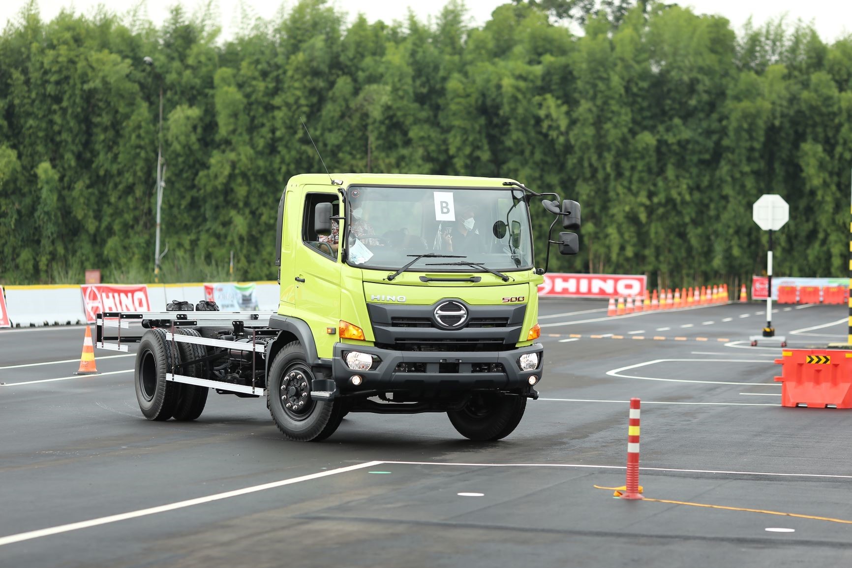 hino-driving-school-resmi-diperkenalkan-di-giias-2024