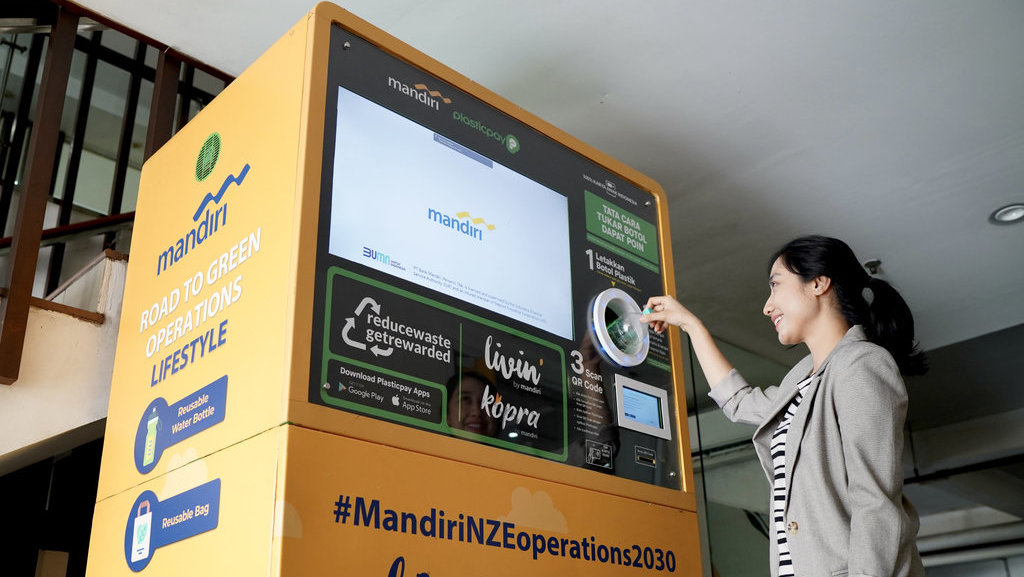 cegah-pencemaran,-bank-mandiri-sediakan-reverse-vending-machine