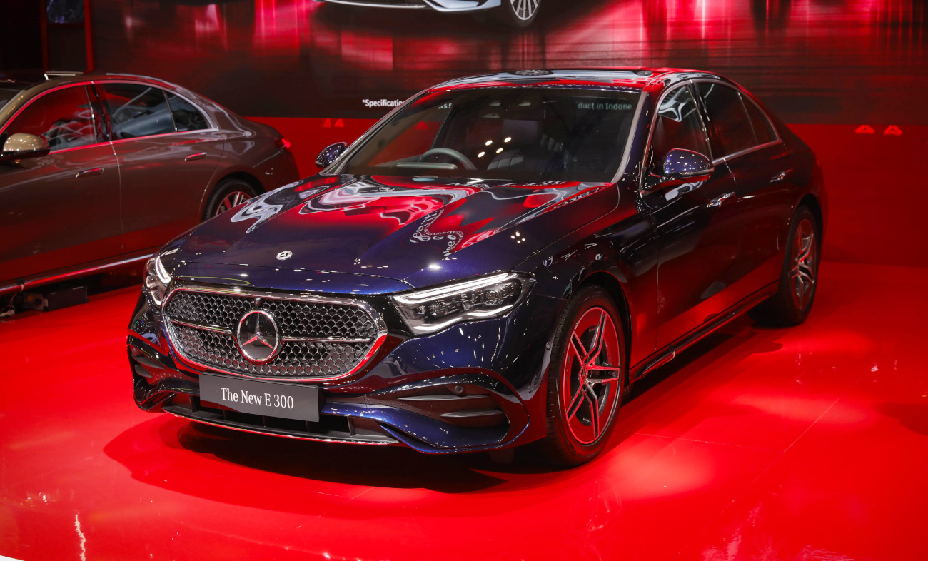 komparasi-mercedes-benz-e-200-exclusive-line-dan-e-300-amg-line,-ini-yang-paling-signifikan