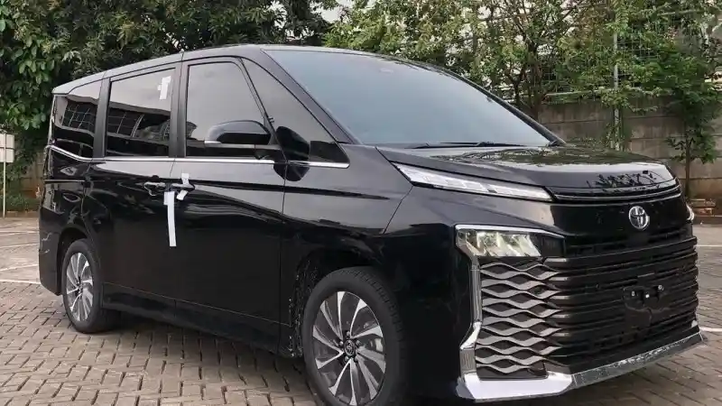 toyota-voxy-diskon-rp-15-juta,-kini-bisa-dibawa-pulang-mulai rp 600 juta-an