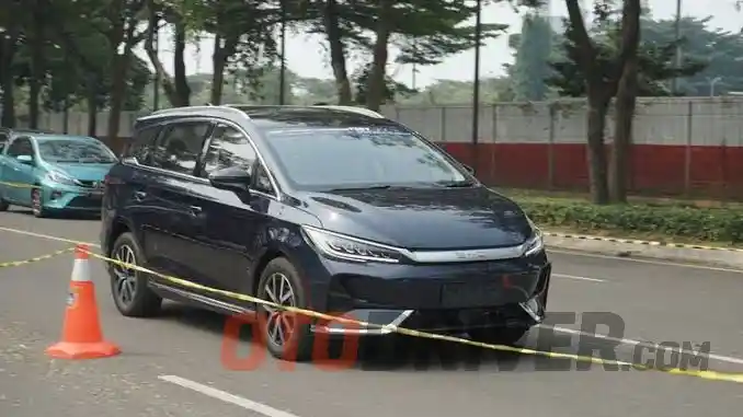 byd-m6-jadi-mobil-paling-banyak-dicoba-di-giias-2024,-ini-alasannya