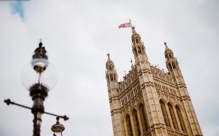 mantan-presenter-bbc-ternama-mengaku-bersalah-soal-ratusan-video-porno-anak-anak