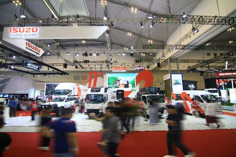 total-penjualan-isuzu-di-giias-634-unit,-elf-terlaris-disusul-model-ini