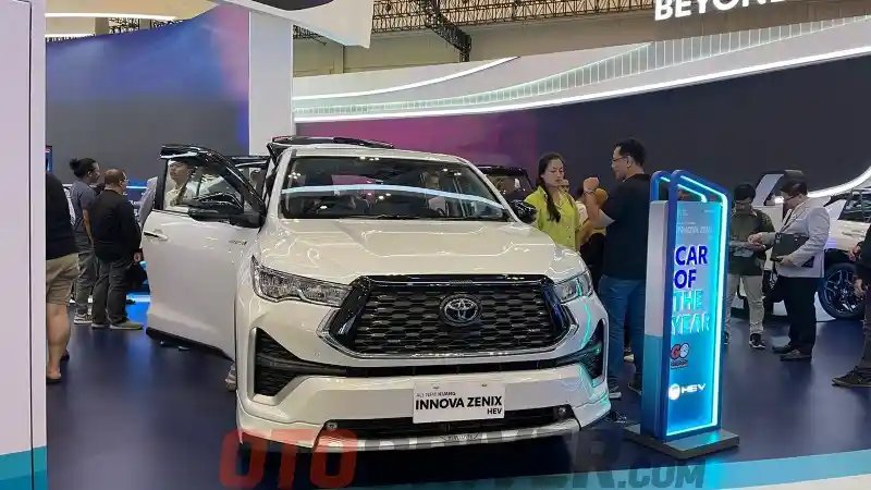 innova-zenix-dipesan-nyaris-2.000-unit-selama-giias-2024,-varian-hybrid-mendominasi