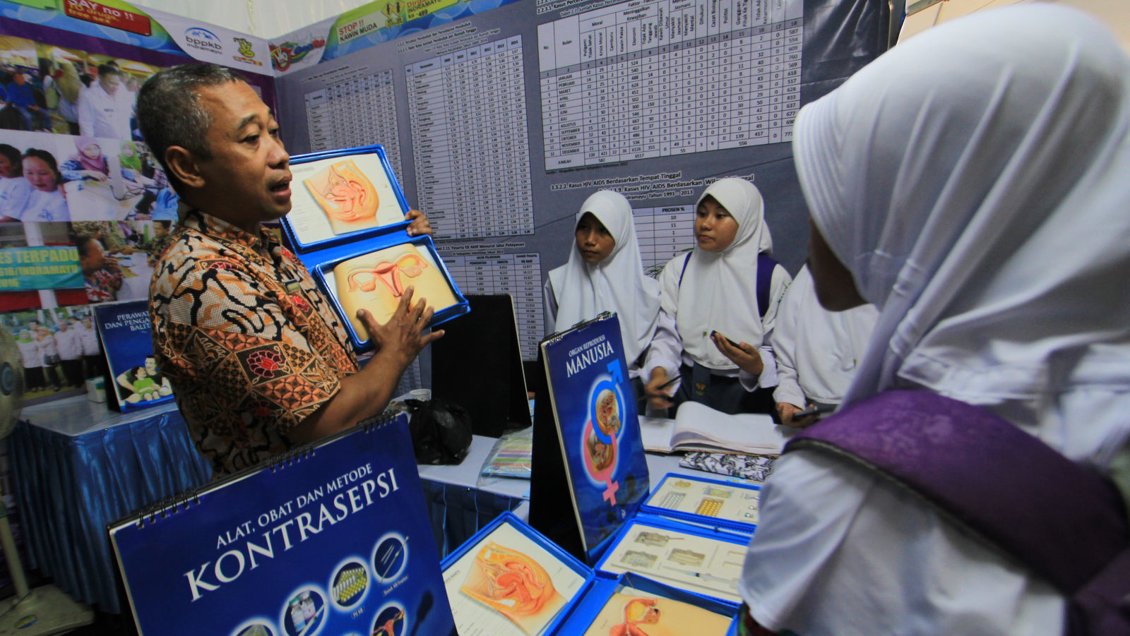 pro-kontra-aturan-penyediaan-alat-kontrasepsi-untuk-pelajar