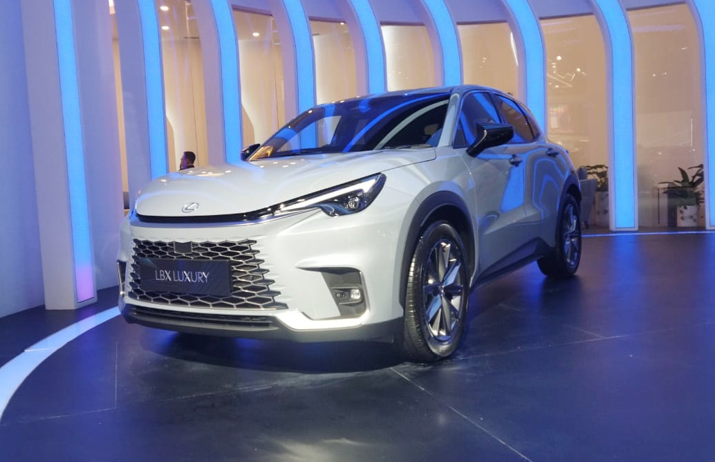 spesifikasi-all-new-lexus-lbx,-calon-mobil-kacang-goreng-berjantung-yaris-cross-hybrid
