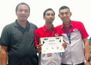 Kirim Paket Terbanyak, M. Ikhsan Mendapat Penghargaan Kurir Teladan JNE Kendari
