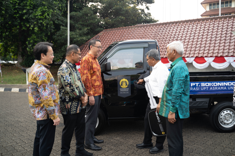 dfsk-seres-indonesia-donasikan-1-unit-dfsk-super-cab-ke-universitas-indonesia