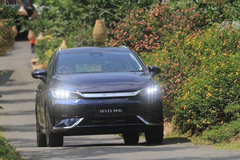 ulasan-lengkap-test-drive-byd-m6-dari-jakarta-ke-dataran-tinggi-bandung