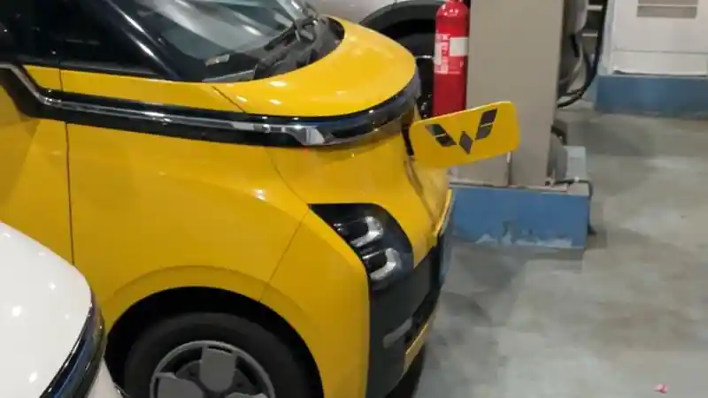 masih-banyak-mobil-listrik-parkir-di-spklu-tanpa-ngecas,-ini-contohnya