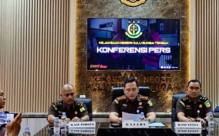 kejari-hst-kalsel-tetapkan-2-tersangka-korupsi-proyek-jalan-desa-rp173-juta