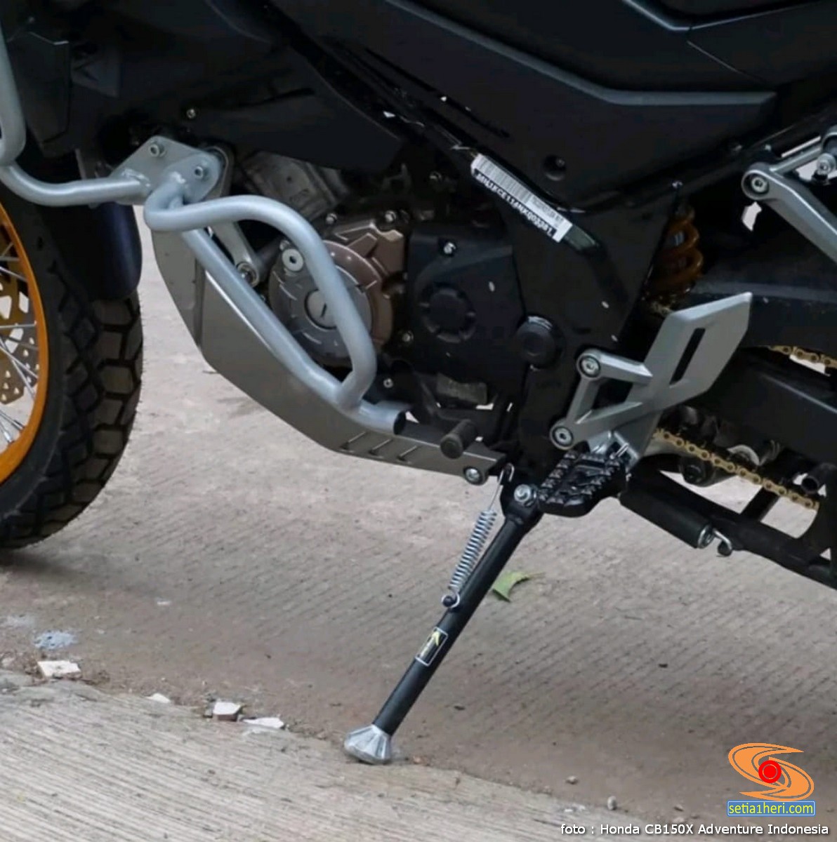 alternatif-standar-samping-honda-cb150x-biar-tidak-jatuh-gubrak