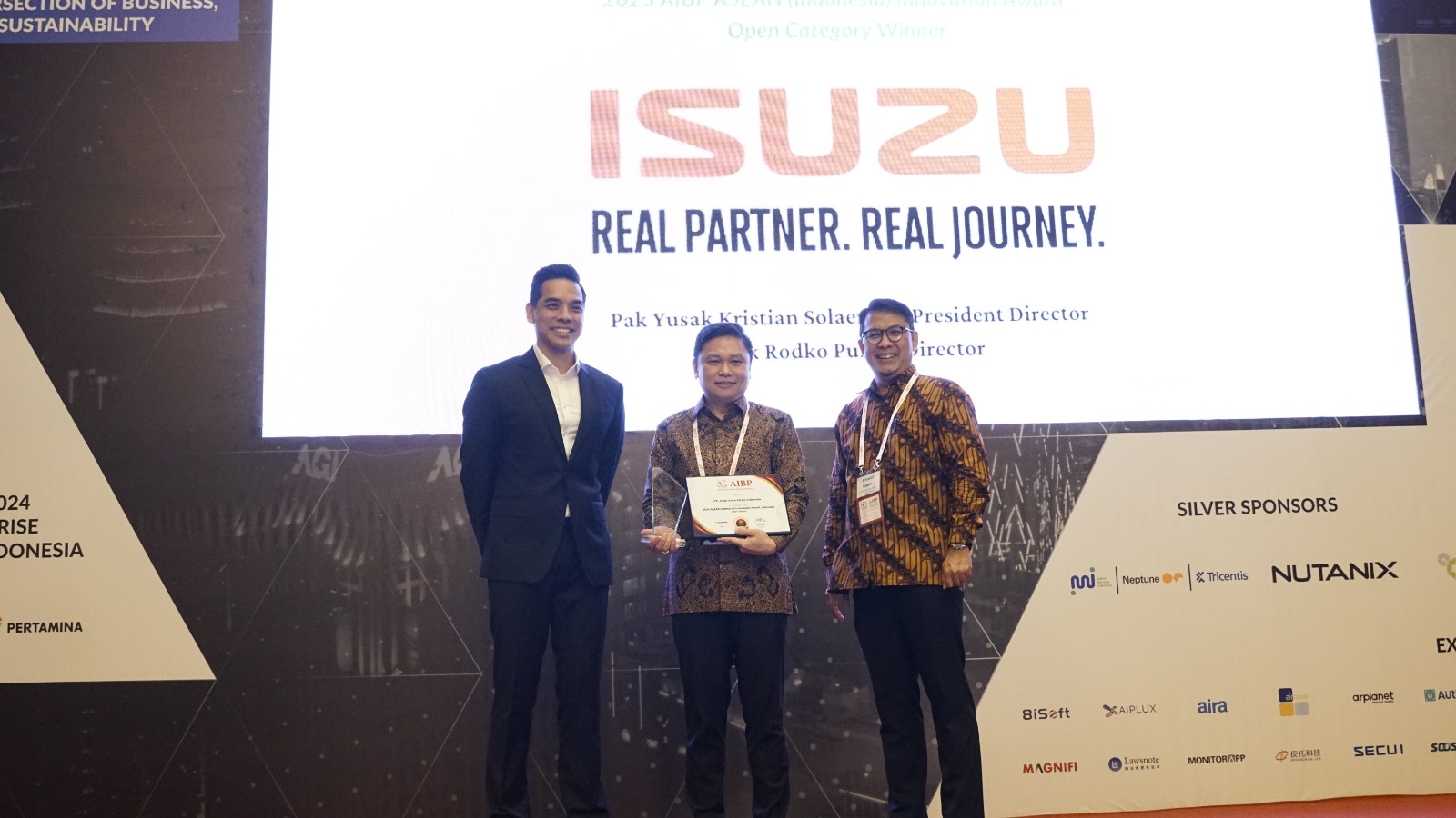 sukses-genjot-digitalisasi,-isuzu-raih-penghargaan-asean-enterprise-innovation-awards-2024