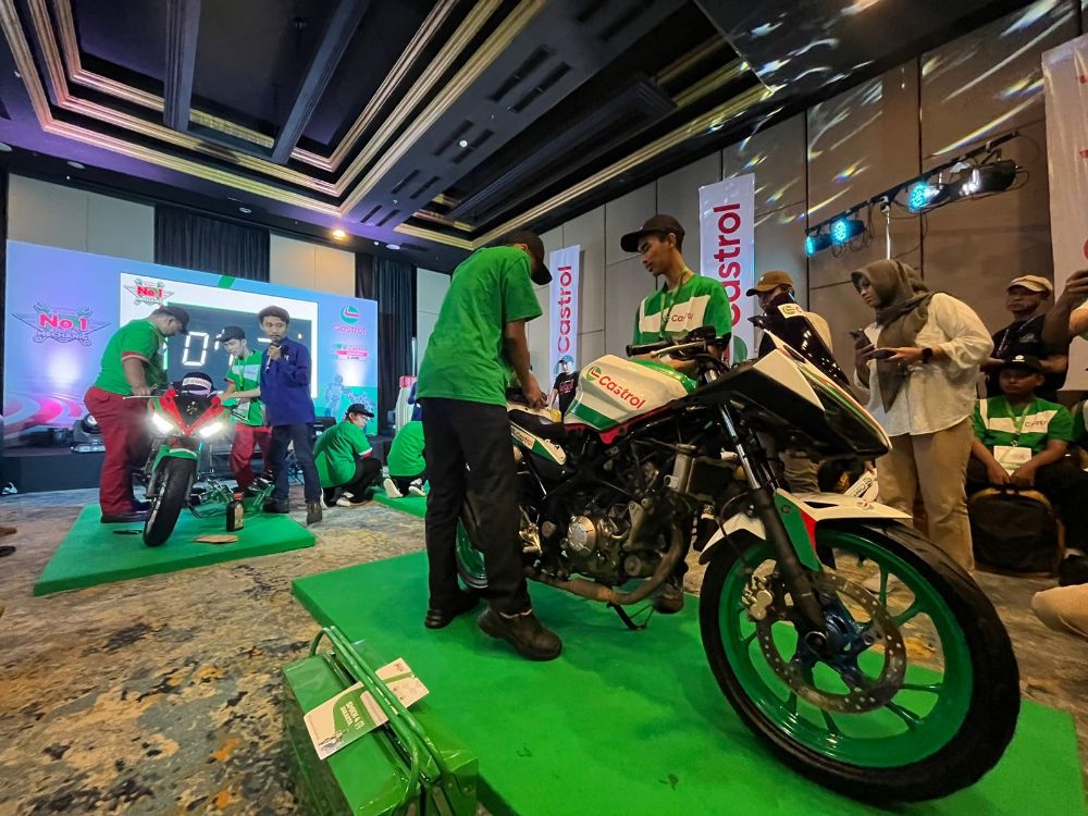 juara-kontes-mekanik-castrol,-smkn-4-jakarta-kunjungi-paddock-motogp-mandalika-2024