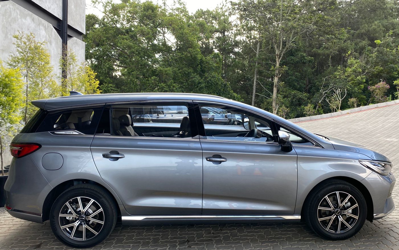 di-titik-ini-byd-m6-kalah-dibanding-toyota-innova-zenix