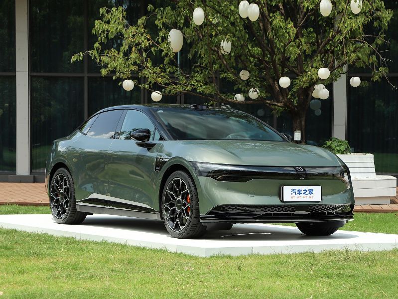 mobil-listrik-zeekr-007-2025-bisa-charge-cuma-10-menit