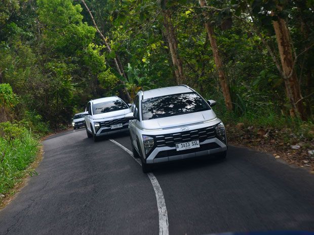salut!-hyundai-buktikan-mobil-rusak-berat-karena-kecelakaan-diganti-baru