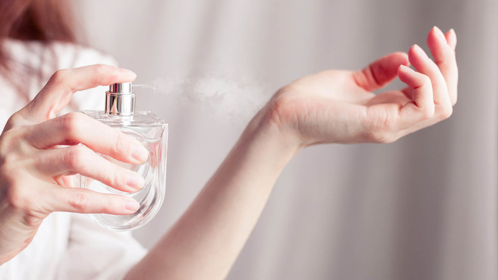 10-parfum-lokal-tahan-lama-dan-tips-memilihnya-saat-cuaca-panas