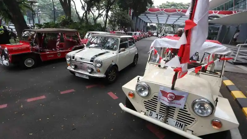 dari-mini-baru-hingga-klasik-tumpah-ruah-dalam-konvoi-17-an